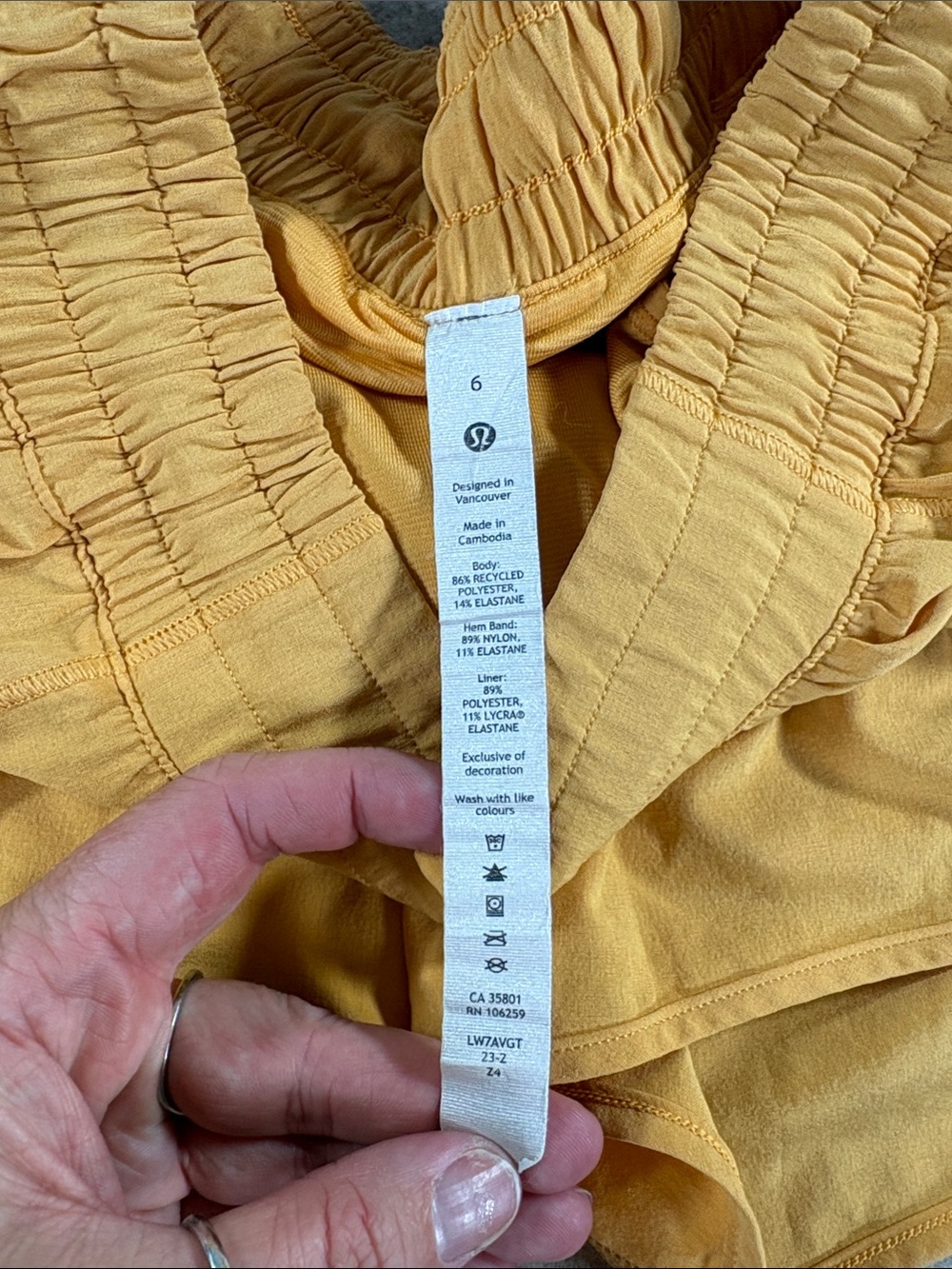 Lululemon Hotty Hot Low-Rise Lined Short 4" Honeycomb Size 6 EUC - Picture 2 of 6